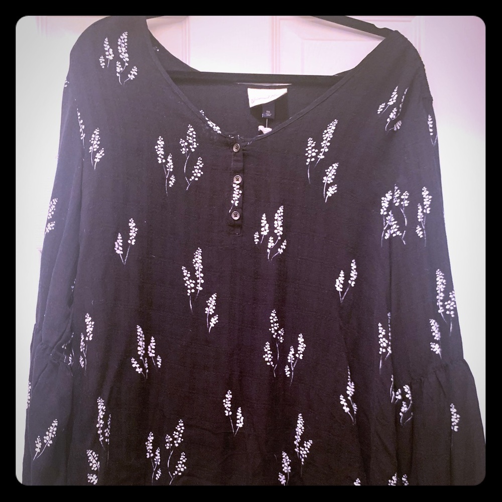 Super cute, very soft black & white boho shirt.